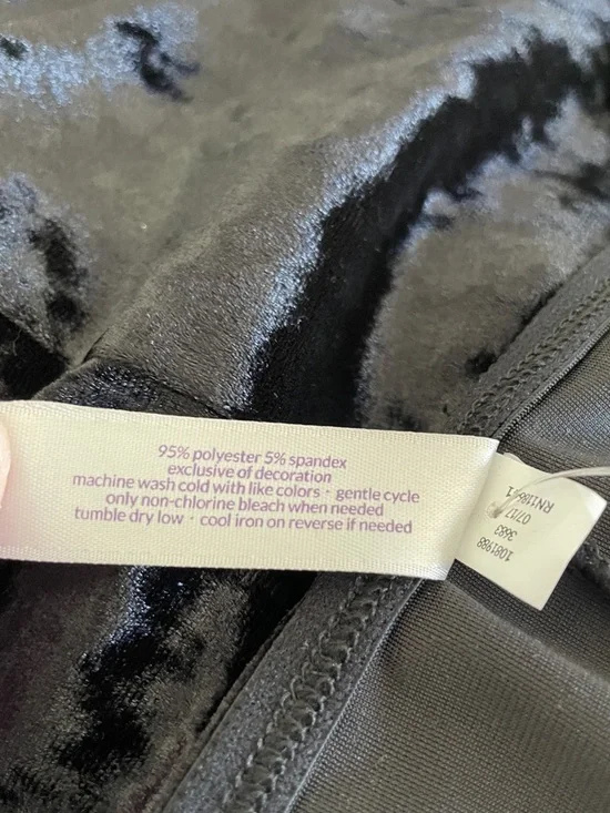 CACIQUE Women's Black Crushed Velvet Lace Trim Camisole Top NWT 22/24 - Picture 9 of 13